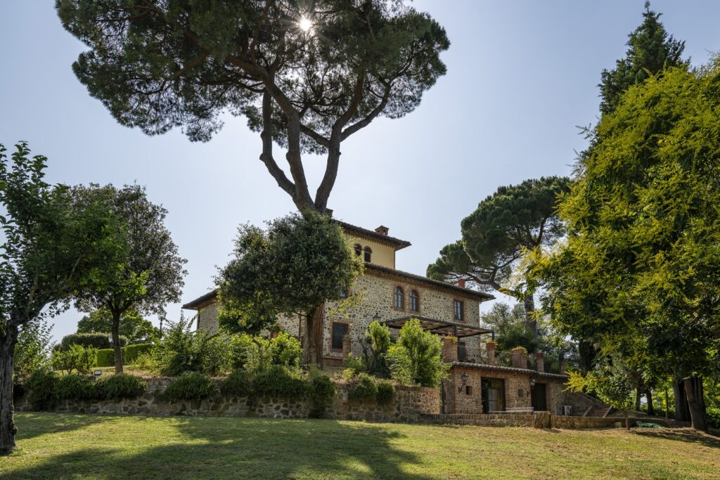 Villa La Monarca, a Tuscan countryside villa surrounded by olive groves